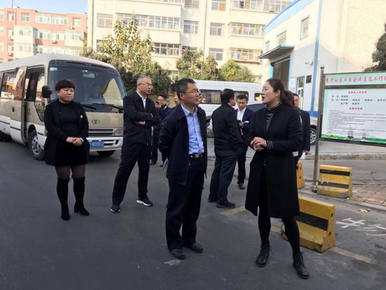 奎文趙區(qū)長到山東信達物業(yè)管理公司負(fù)責(zé)的葦灣社區(qū)檢查指導(dǎo)工作