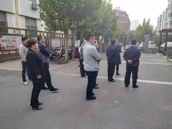 省政法委領(lǐng)導(dǎo)來我們物業(yè)公司管理的葦灣小區(qū)檢查指導(dǎo)工作